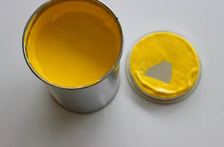 在印刷行業(yè)，油墨的品質(zhì)直接影響生產(chǎn)的品質(zhì)及效率。當(dāng)油墨粘度過(guò)低的時(shí)候，印刷會(huì)出現(xiàn)印刷露白，暈圈，水紋等現(xiàn)象。為了使體系達(dá)到足夠的穩(wěn)定周期以滿足實(shí)際使用要求，往往需要添加一些助劑以獲得期望的穩(wěn)定性。比如，丙烯酸增稠劑就是個(gè)不錯(cuò)的選擇。它可以讓我們的印刷產(chǎn)品質(zhì)量更加穩(wěn)定，也可以適度彌補(bǔ)印版、紙板及設(shè)備方面的不足之處。今天在這里給大家介紹一下丙烯酸增稠劑的作用和優(yōu)點(diǎn)。 丙烯酸增稠劑的作用和優(yōu)點(diǎn) 丙烯酸增稠劑是一種非離子疏水改性聚氨酯流變?cè)龀韯?，具有出色的高剪切粘度增稠效果，良好的成膜性能和光澤特性，?></a>
            </li>
    
        </ul>
    </div>
    


    <div   id=