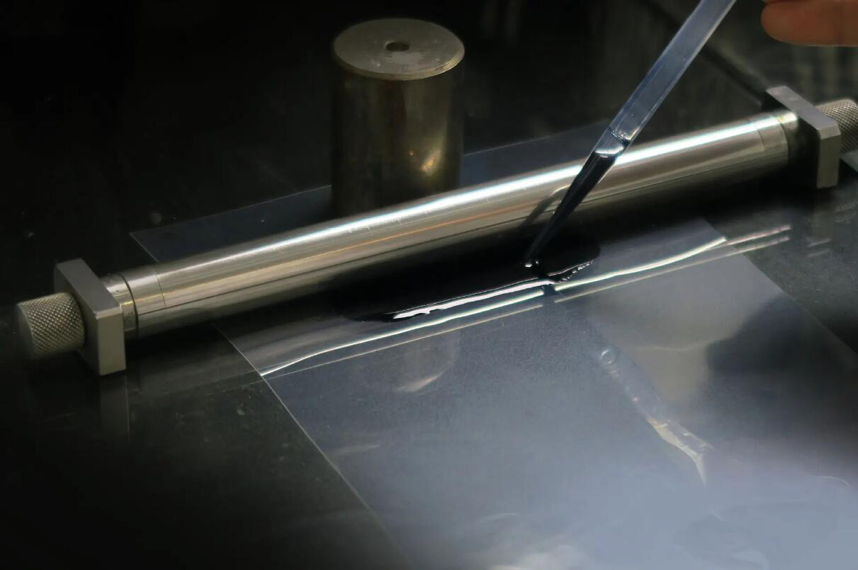 (圖:導(dǎo)電涂料展示圖)